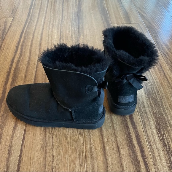 Ugg’s mini Bailey bow ll boots. Black size 7, lightly used. - Picture 3 of 4